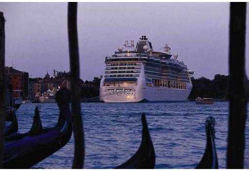 El Brilliance of the Seas esperando a zarpar en Venecia